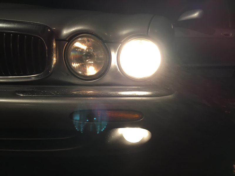 I don’t know why there’s weird headlight ghosting over the turn signal.